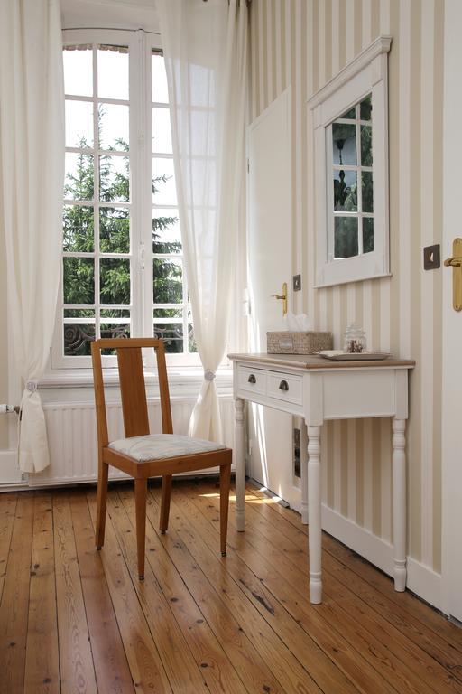 Bed and Breakfast Manoir Le Mesnil Сен-Мартен-о-Шартрен Экстерьер фото