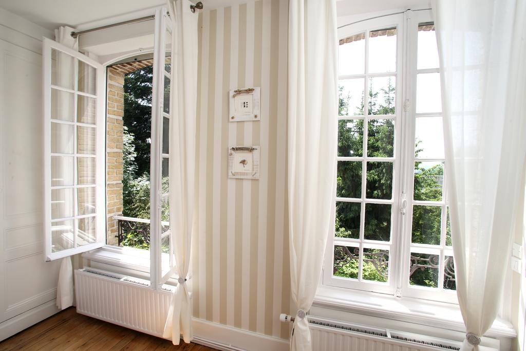Bed and Breakfast Manoir Le Mesnil Сен-Мартен-о-Шартрен Экстерьер фото